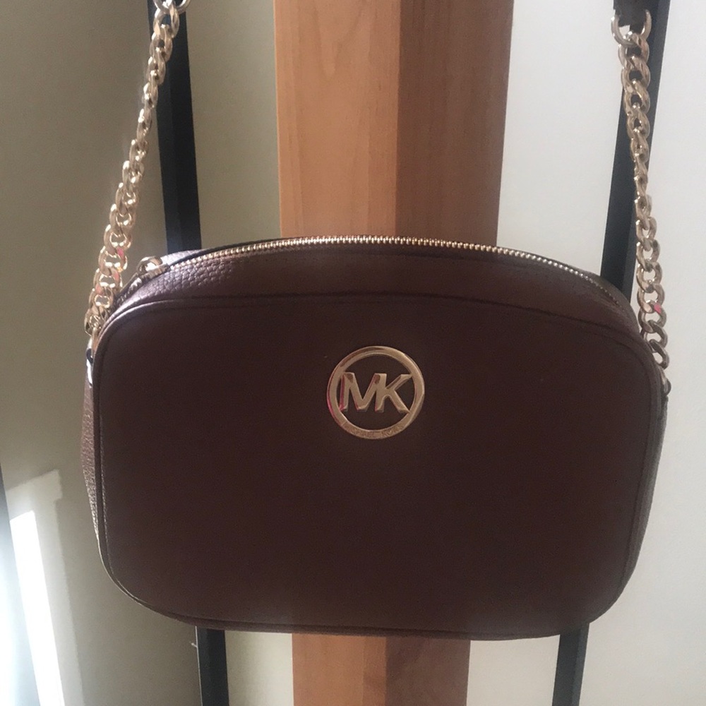 Great condition Michael khors crossbody purse